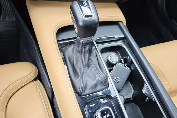 Used Volvo V90 2017 Cross Country T5 AWD Smart Range Edition Gear Lever