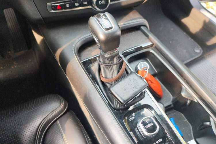 Used Volvo V90 2017 Cross Country T5 AWD Prestige Edition Gear Lever
