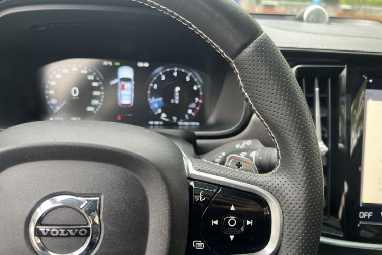 Used Volvo V90 2017 Cross Country T5 AWD Prestige Edition Interior 11