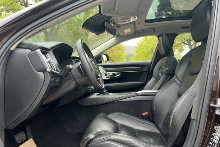 Used Volvo V90 2017 Cross Country T5 AWD Prestige Edition Interior 2