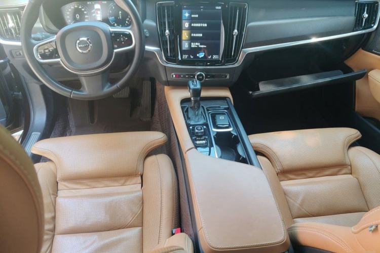 Used Volvo V90 2017 Cross Country T5 AWD Prestige Edition Interior 2