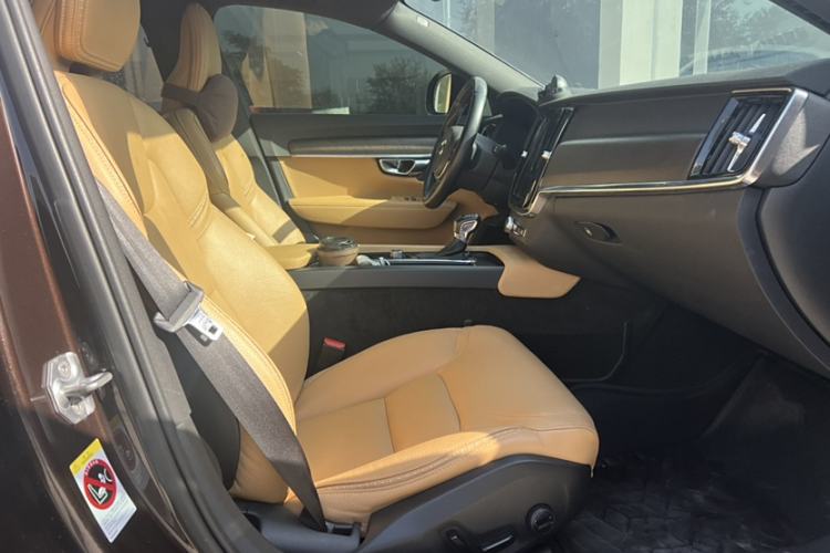 Used Volvo V90 2017 Cross Country T5 AWD Smart Range Edition Interior 2