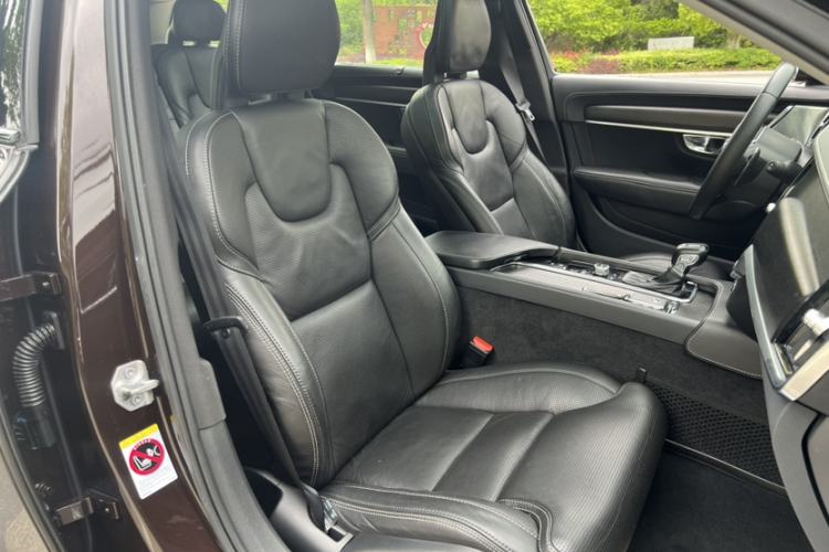 Used Volvo V90 2017 Cross Country T5 AWD Prestige Edition Interior 3