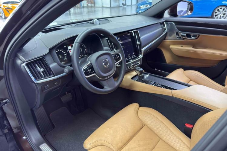 Used Volvo V90 2017 Cross Country T5 AWD Prestige Edition Interior 5