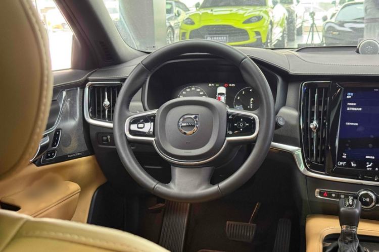 Used Volvo V90 2017 Cross Country T5 AWD Prestige Edition Interior 7