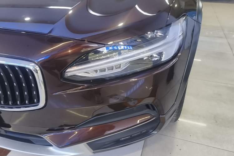 Used Volvo V90 2017 Cross Country T5 AWD Smart Range Edition Left Front Headlight
