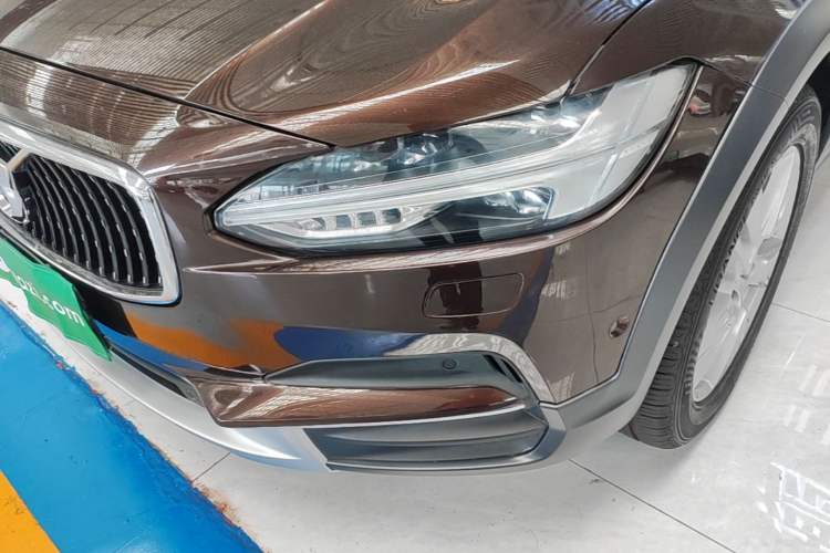 Used Volvo V90 2017 Cross Country T5 AWD Smart Range Edition Left Front Headlight