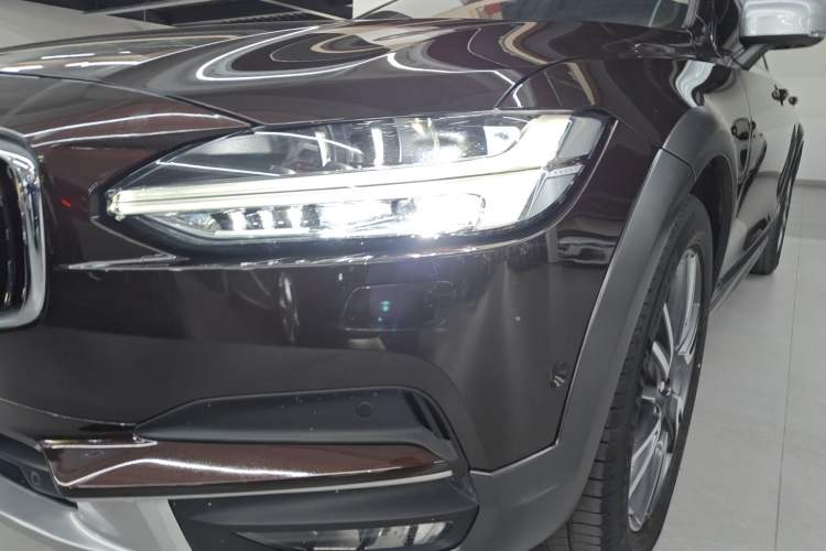 Used Volvo V90 2017 Cross Country T5 AWD Smart Range Edition Left Front Headlight