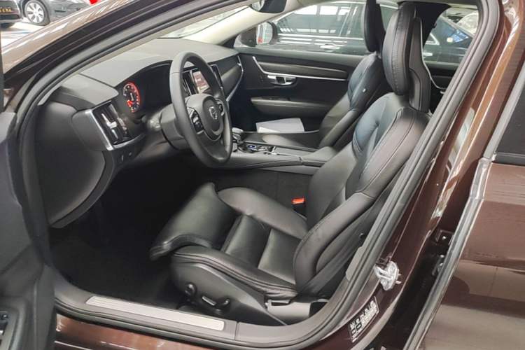 Used Volvo V90 2017 Cross Country T5 AWD Smart Range Edition Left Front Seat