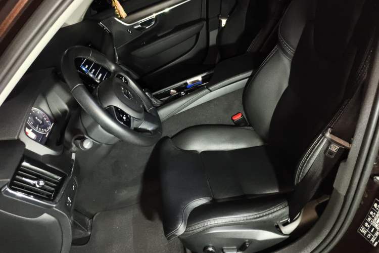Used Volvo V90 2017 Cross Country T5 AWD Smart Range Edition Left Front Seat