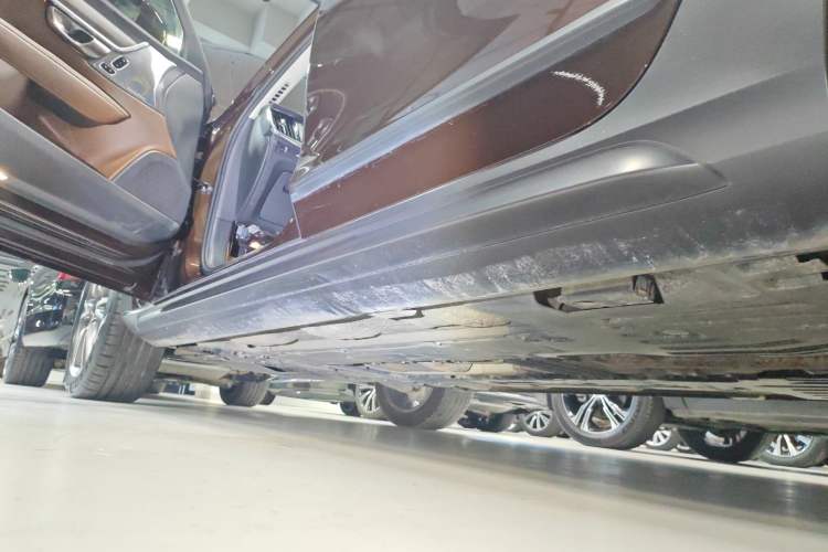 Used Volvo V90 2017 Cross Country T5 AWD Prestige Edition Left Side Sill