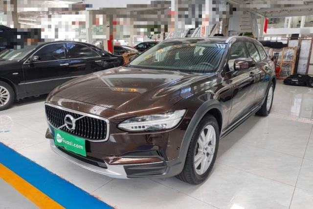 Ojetý Volvo V90 2017 Cross Country T5 AWD Smart Range Edition
