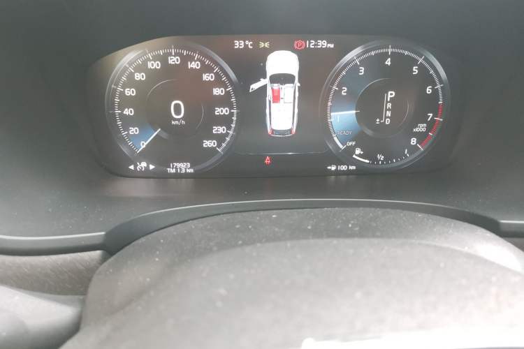 Used Volvo V90 2017 Cross Country T5 AWD Smart Range Edition Odometer Close Up