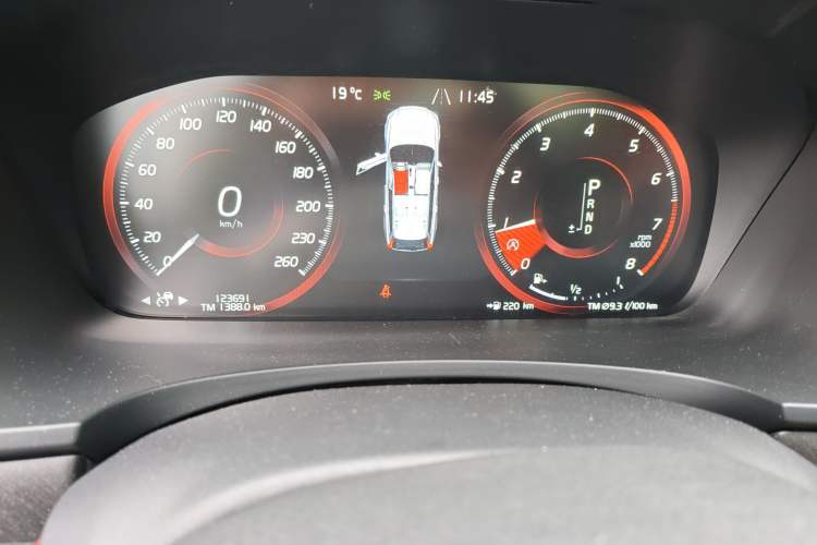 Used Volvo V90 2017 Cross Country T5 AWD Smart Range Edition Odometer Close Up
