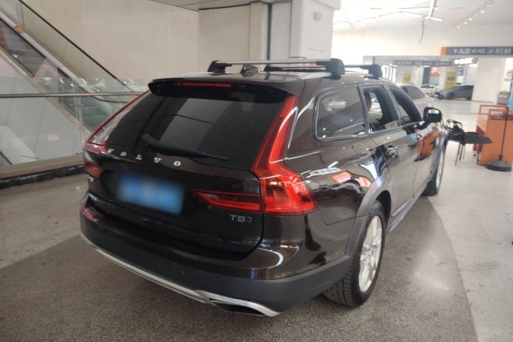 Used Volvo V90 2017 Cross Country T5 AWD Smart Range Edition Rear Right 45 Deg