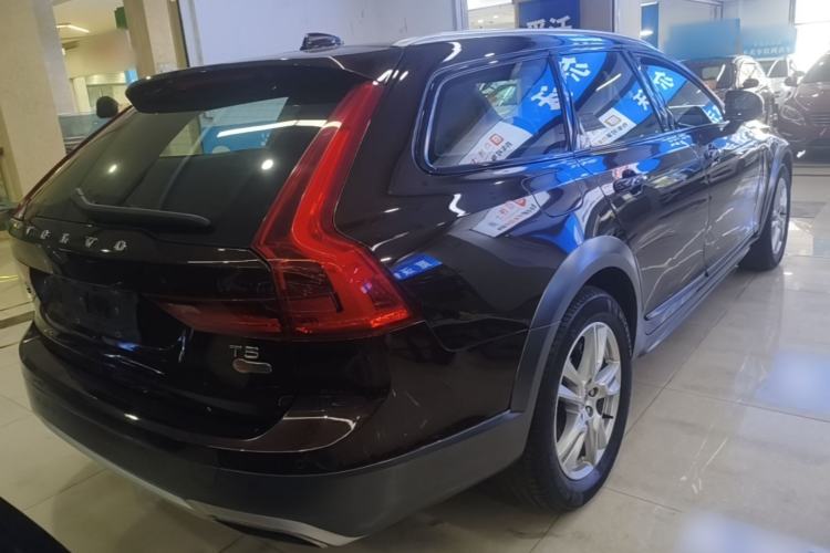 Used Volvo V90 2017 Cross Country T5 AWD Smart Range Edition Rear Right 45 Deg