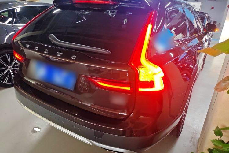 Used Volvo V90 2017 Cross Country T5 AWD Prestige Edition Rear Right 45 Deg