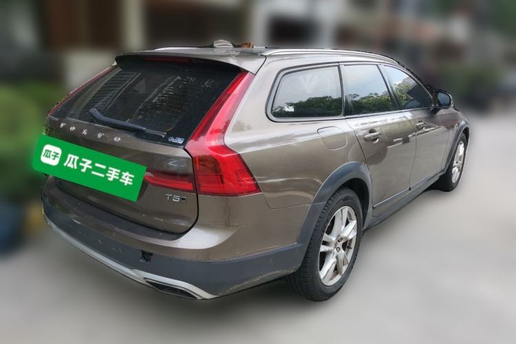 Used Volvo V90 2017 Cross Country T5 AWD Smart Range Edition Rear Right 45 Deg