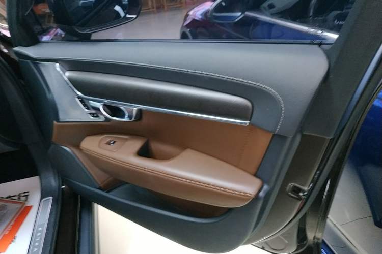 Used Volvo V90 2017 Cross Country T5 AWD Prestige Edition Right Front Door Interior