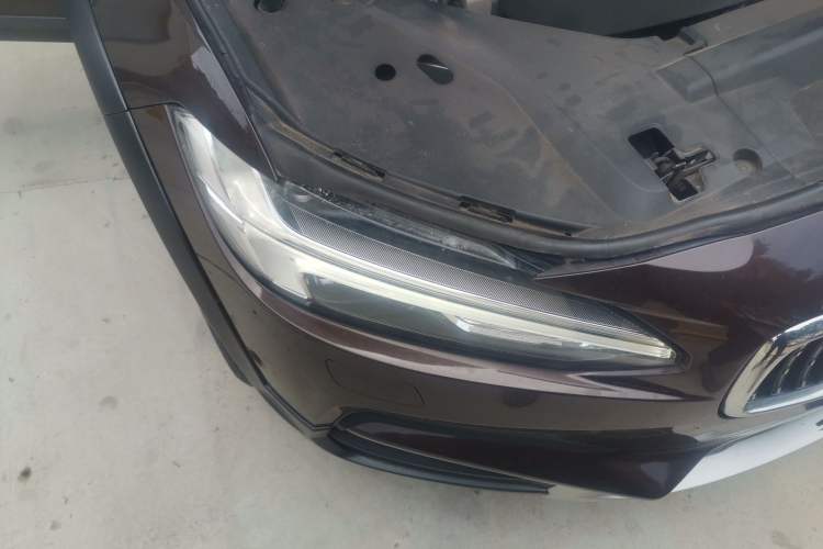Used Volvo V90 2017 Cross Country T5 AWD Smart Range Edition Right Front Headlight