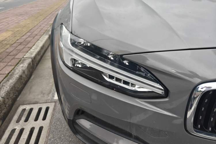 Used Volvo V90 2017 Cross Country T5 AWD Prestige Edition Right Front Headlight