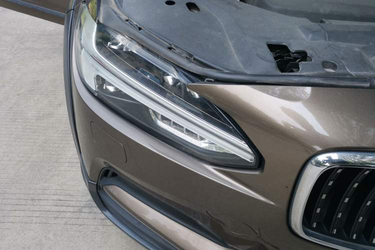 Used Volvo V90 2017 Cross Country T5 AWD Smart Range Edition Right Front Headlight