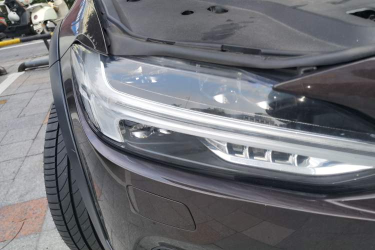 Used Volvo V90 2017 Cross Country T5 AWD Smart Range Edition Right Front Headlight