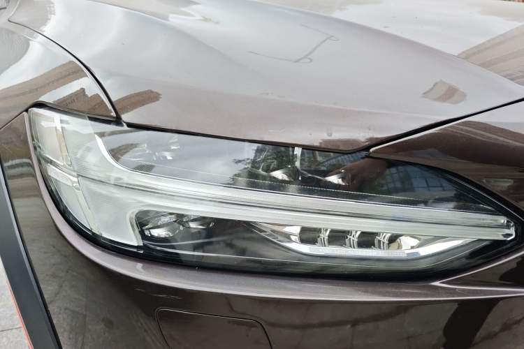 Used Volvo V90 2017 Cross Country T5 AWD Smart Range Edition Right Front Headlight