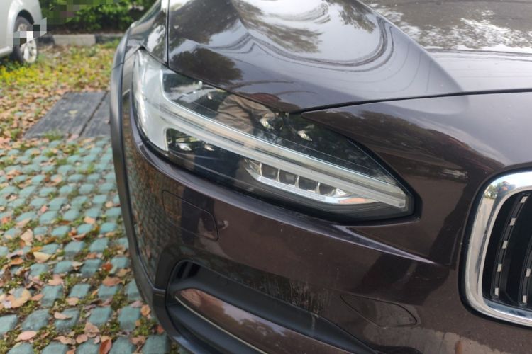 Used Volvo V90 2017 Cross Country T5 AWD Prestige Edition Right Front Headlight