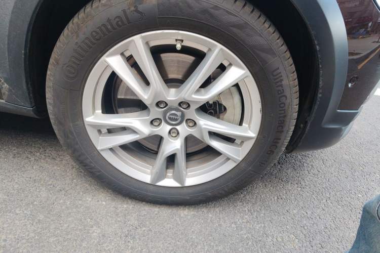 Used Volvo V90 2017 Cross Country T5 AWD Smart Range Edition Right Front Wheel Hub
