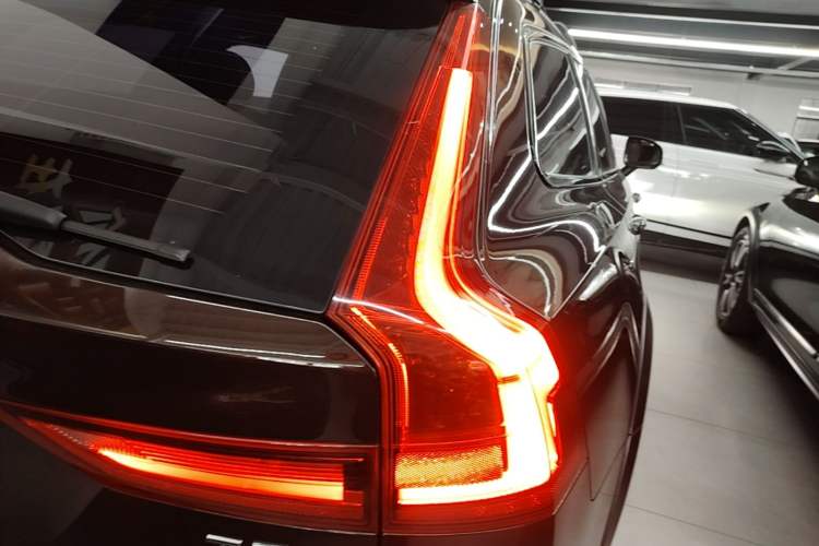 Used Volvo V90 2017 Cross Country T5 AWD Prestige Edition Right Rear Taillight