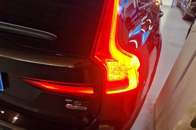Used Volvo V90 2017 Cross Country T5 AWD Prestige Edition Right Rear Taillight