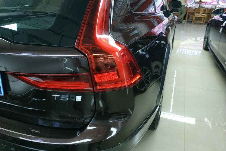 Used Volvo V90 2017 Cross Country T5 AWD Prestige Edition Right Rear Taillight