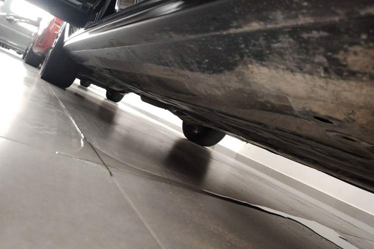 Used Volvo V90 2017 Cross Country T5 AWD Prestige Edition Right Side Sill