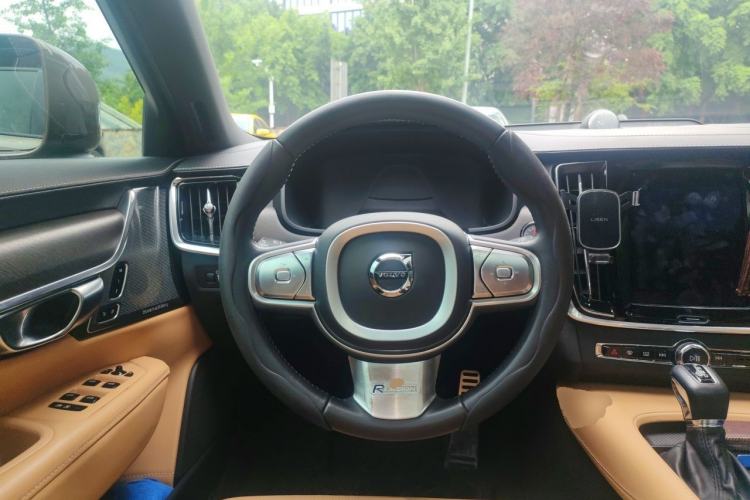 Used Volvo V90 2017 Cross Country T5 AWD Prestige Edition Steering Wheel