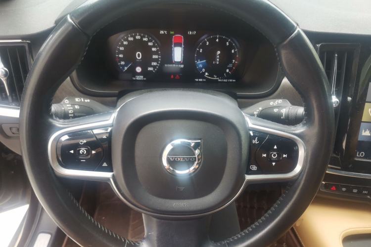 Used Volvo V90 2017 Cross Country T5 AWD Smart Range Edition Steering Wheel