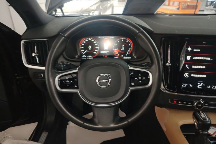 Used Volvo V90 2017 Cross Country T5 AWD Smart Range Edition Steering Wheel