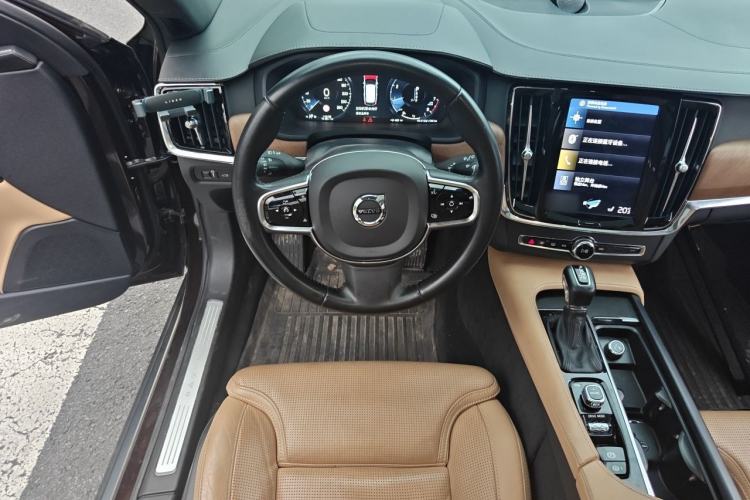 Used Volvo V90 2017 Cross Country T5 AWD Prestige Edition Steering Wheel