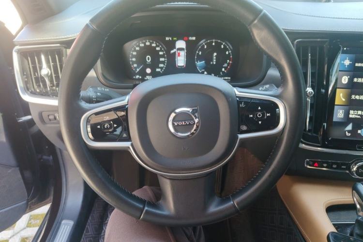 Used Volvo V90 2017 Cross Country T5 AWD Prestige Edition Steering Wheel