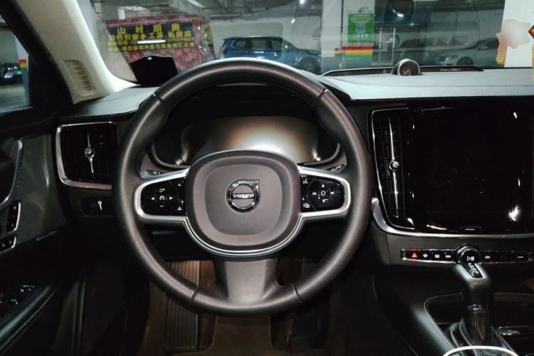 Used Volvo V90 2017 Cross Country T5 AWD Prestige Edition Steering Wheel