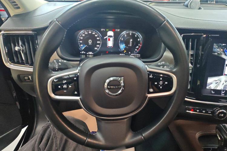 Used Volvo V90 2017 Cross Country T5 AWD Prestige Edition Steering Wheel