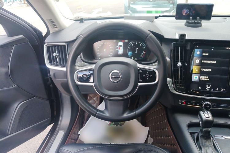 Used Volvo V90 2017 Cross Country T5 AWD Smart Range Edition Steering Wheel