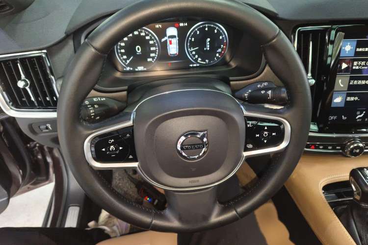Used Volvo V90 2017 Cross Country T5 AWD Smart Range Edition Steering Wheel