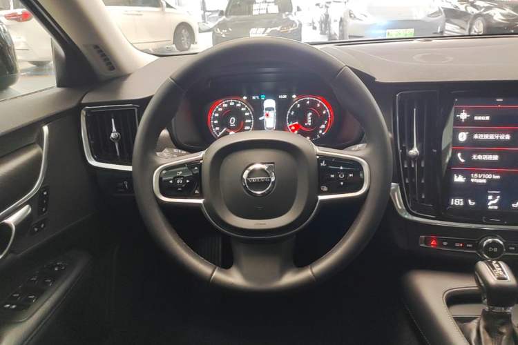 Used Volvo V90 2017 Cross Country T5 AWD Smart Range Edition Steering Wheel
