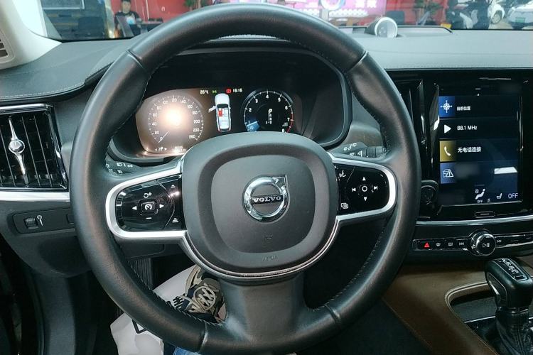 Used Volvo V90 2017 Cross Country T5 AWD Prestige Edition Steering Wheel
