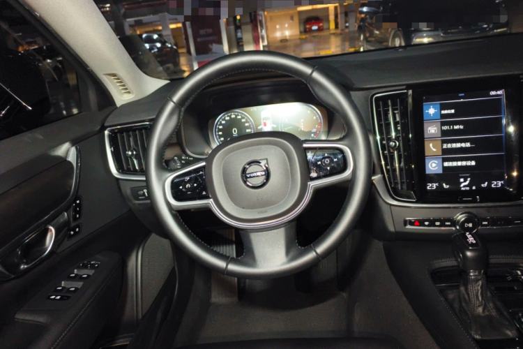 Used Volvo V90 2017 Cross Country T5 AWD Smart Range Edition Steering Wheel