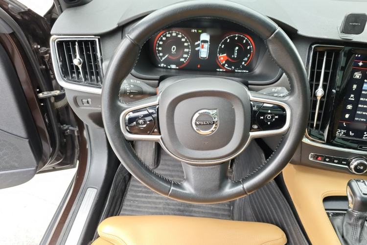 Used Volvo V90 2017 Cross Country T5 AWD Smart Range Edition Steering Wheel
