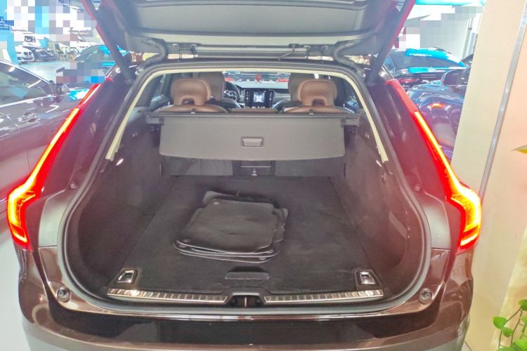 Used Volvo V90 2017 Cross Country T5 AWD Prestige Edition Trunk