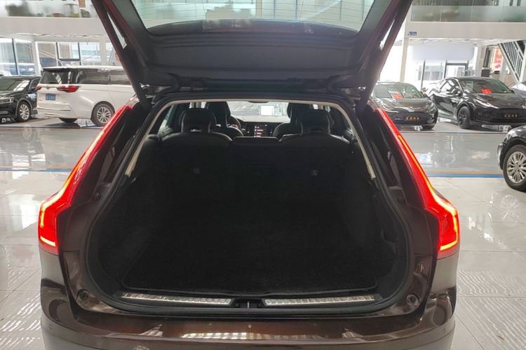 Used Volvo V90 2017 Cross Country T5 AWD Smart Range Edition Trunk