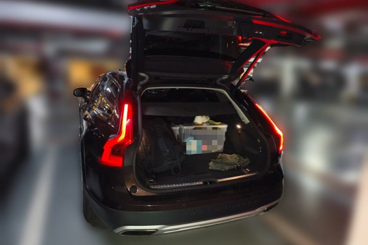 Used Volvo V90 2017 Cross Country T5 AWD Smart Range Edition Trunk
